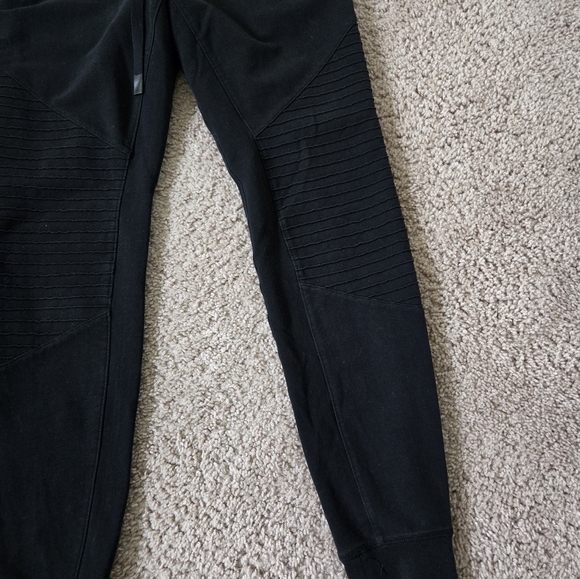 Alo Yoga Womens Urban Moto Sweatpant Joggers Small Black Slim Fit Casua Travel - Picture 13 of 15